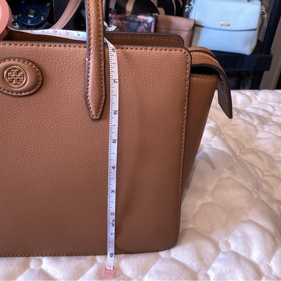 Tory Burch NWT camel brown pebbled shoulder bag with gold hardware - Picture 14 of 16